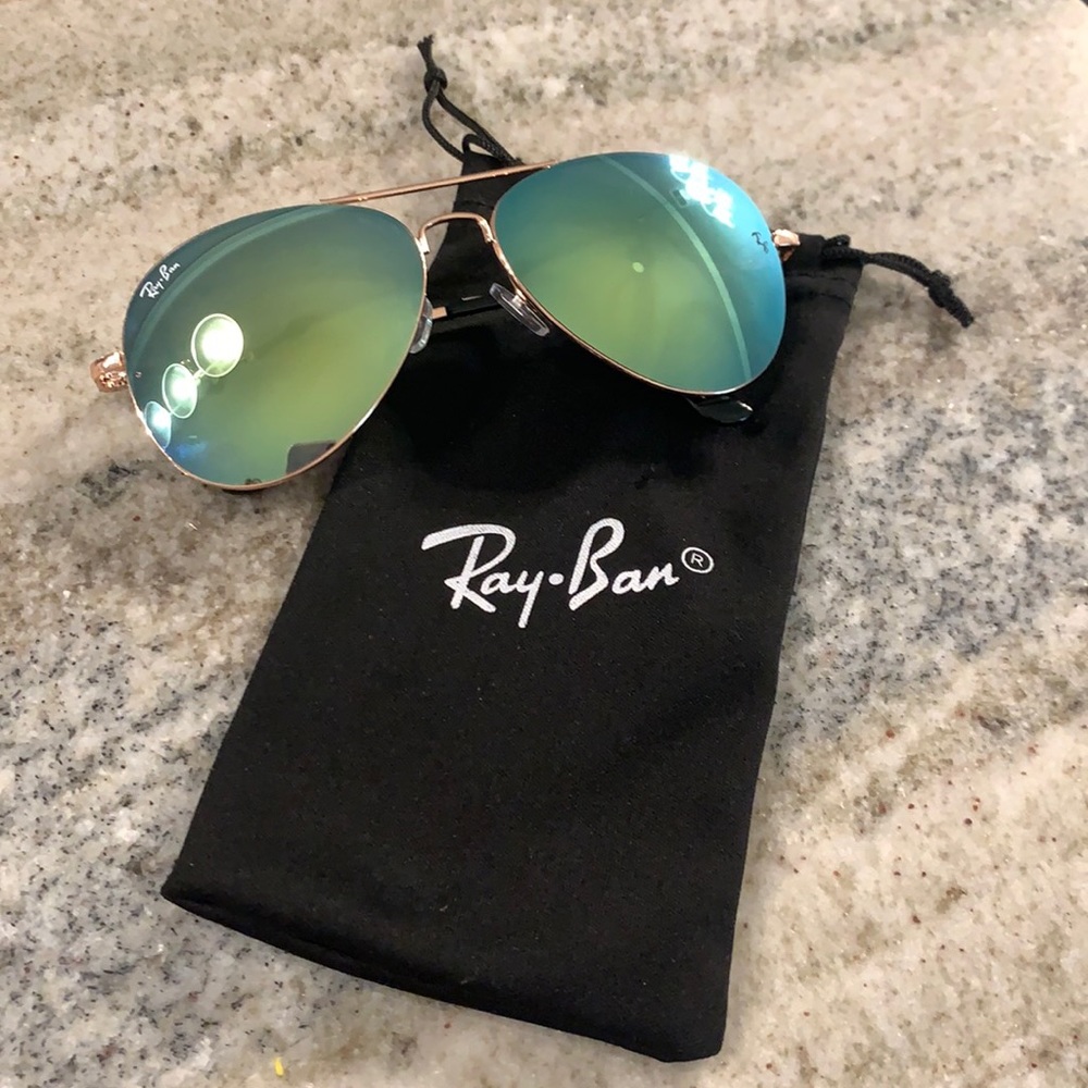 Ray Bans Aviator sunglasses 🕶